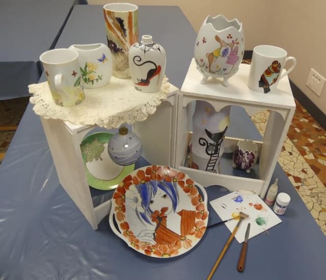photo atelier peinture sur porcelaine